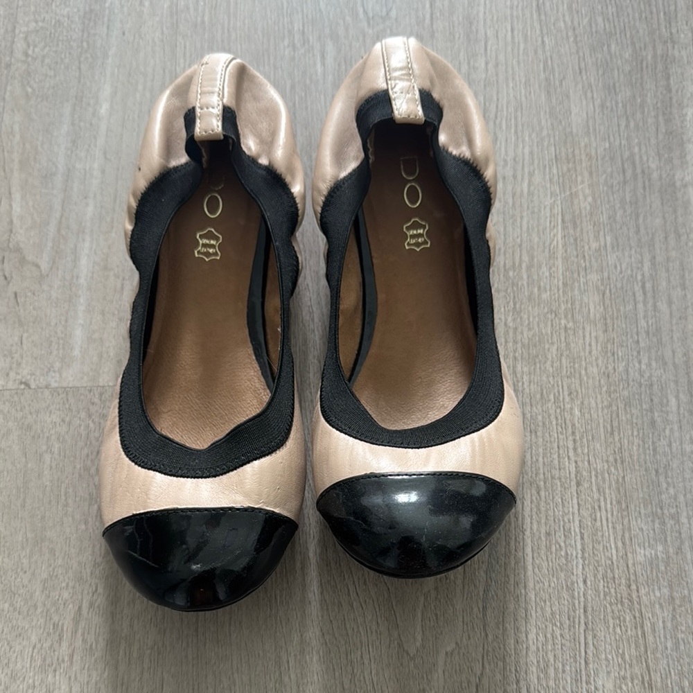 Aldo Black and Tan Flats Timeless Comfort